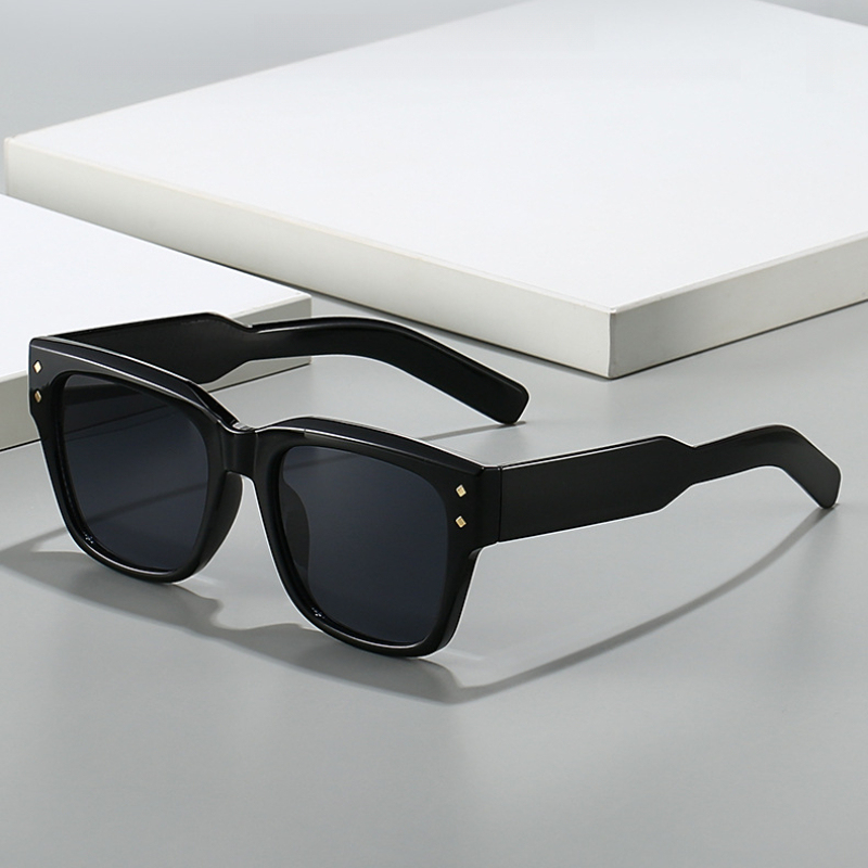 Klassieke Vierkante Zonnebril  - Designer Sunglasses recensie en prijs